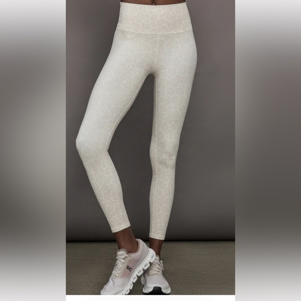 Carbon38 White Leopard Print leggings - Picture 2 of 2